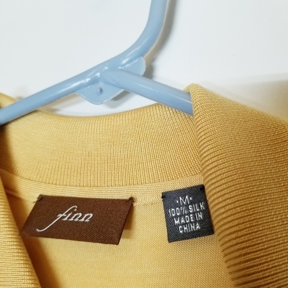 Finn mens 100% silk Medium pullover yellow Henley polo top has pilling or pulls - Picture 8 of 8